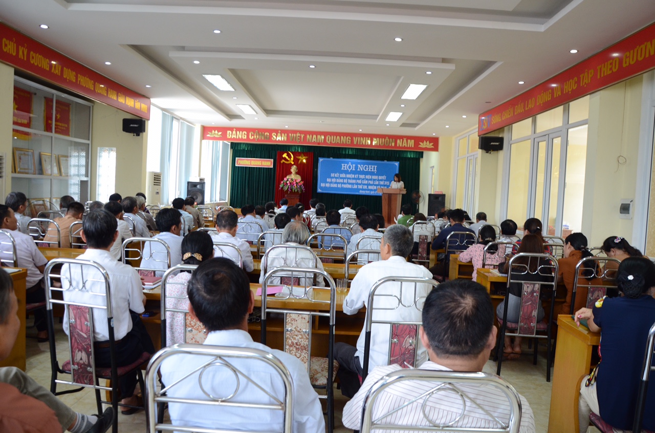 Hình ảnh: Hoạt động tại hội nghi tổng kết giữa 2 nhiệm kỳ ngày 22/5/2018 của Đảng bộ phường Quang Hanh